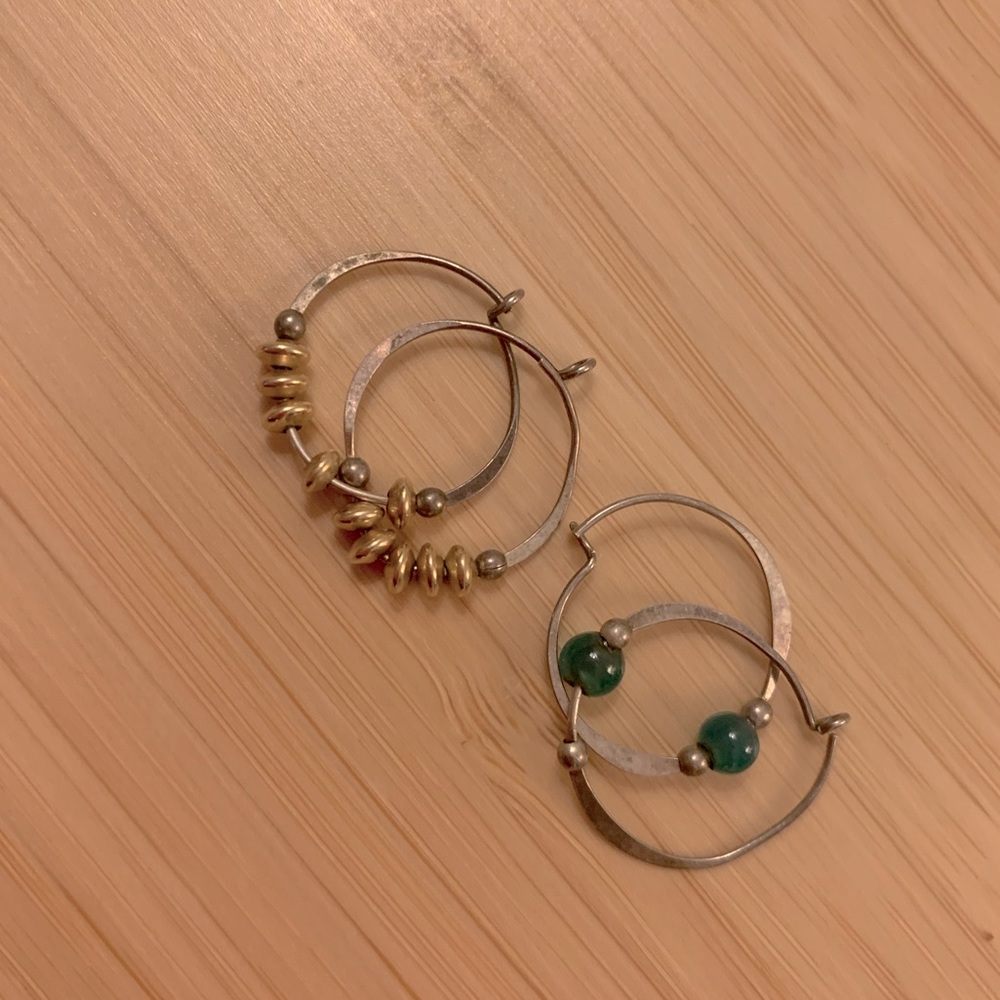 2 sets of sterling silver earrings & a hand made polished stone necklace